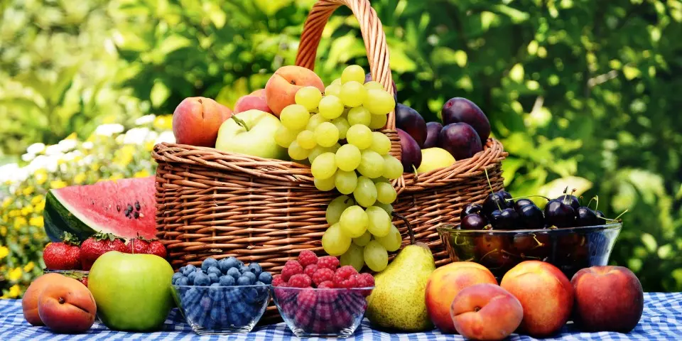 Comer y beber frutas